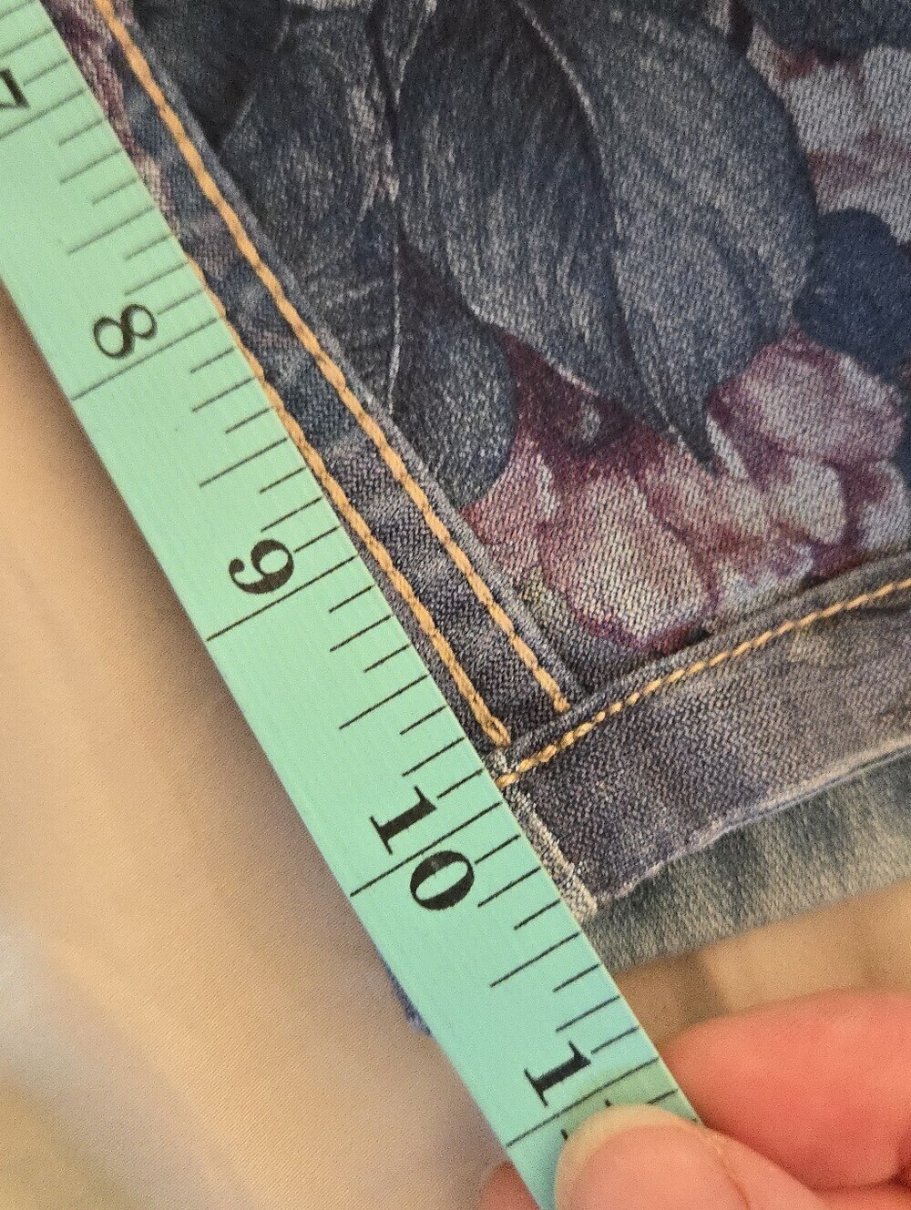 Marie Claire Boutiques | Reversible Floral Denim Bermuda Shorts, 2-in-1! Size 11 - Picture 10 of 11